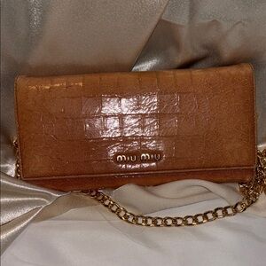 💕💎AUTHENTIC💎💕MIU MIU Pinkish Tan Croc-Embossed Crossbody Wallet with Gold Chain